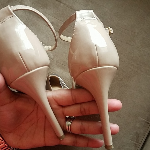 Thalia Sodi T-Strap Nude Heels - Picture 6 of 7